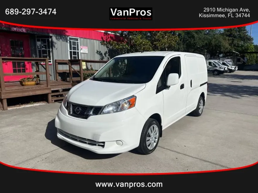 2018 Nissan NV200 SV photo 1