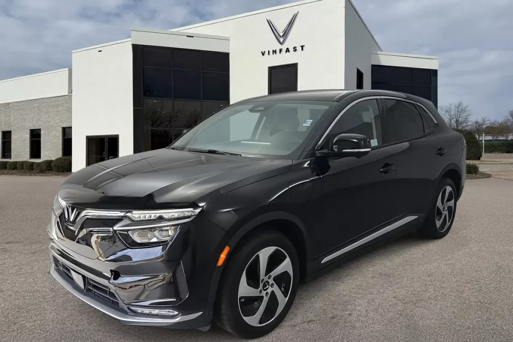 2025 Vinfast VF 8 8 photo 1