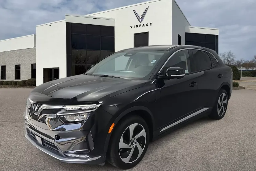 2025 Vinfast VF 8 8 photo 1