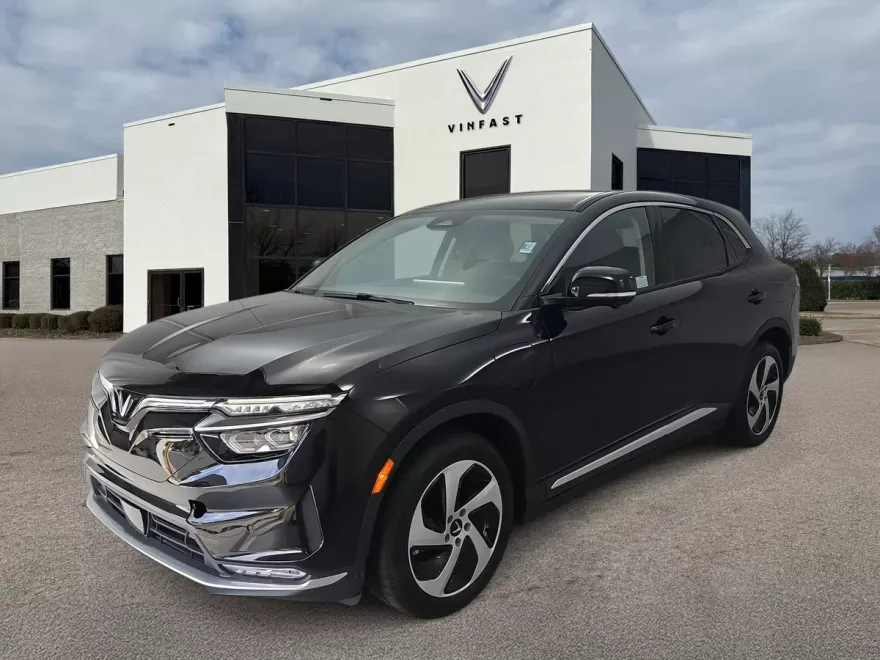 2025 Vinfast VF 8 8 photo 1