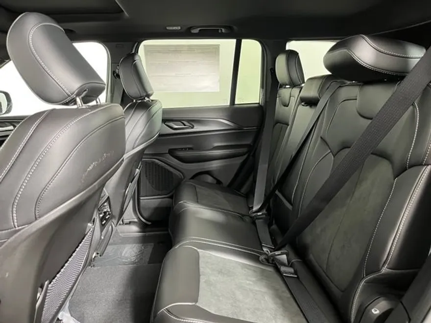 2025 Jeep Grand Cherokee Altitude X photo 1