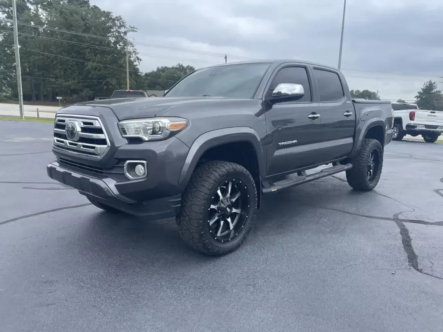 2019 Toyota Tacoma Limited photo 1