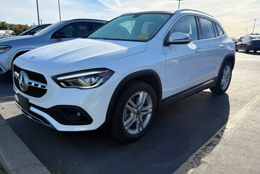 2022 Mercedes Benz GLA 250 4MATIC photo 1