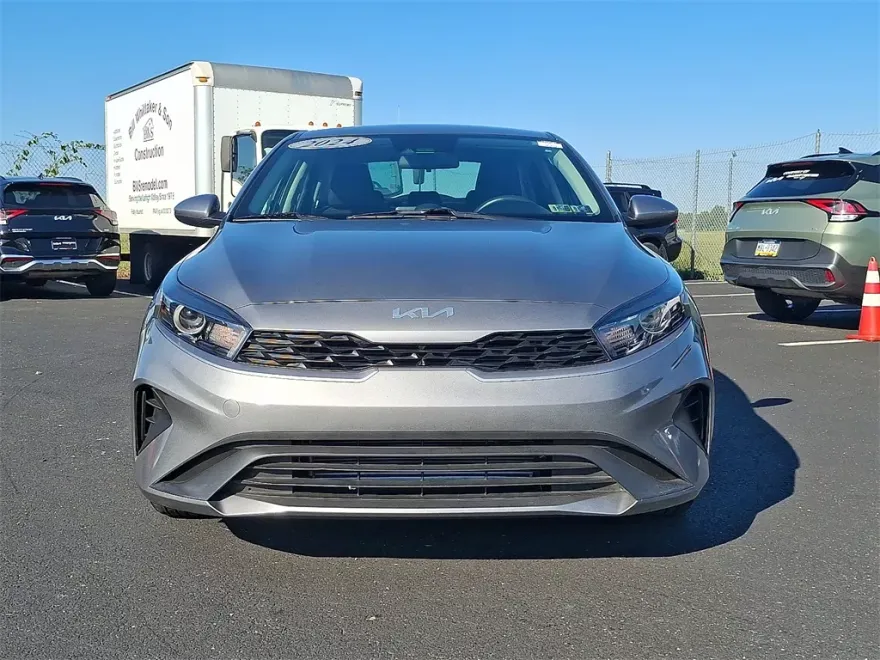 2024 Kia Forte LXS photo 2