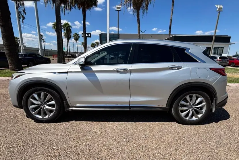 2019 Infiniti QX50 Luxe photo 1