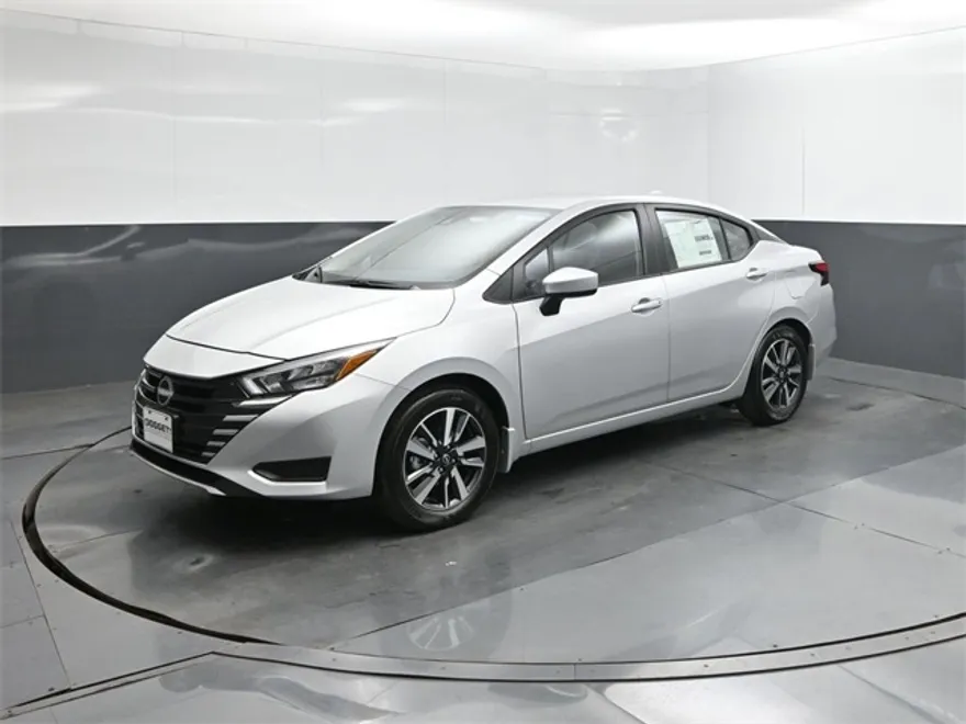 2025 Nissan Versa SV photo 1