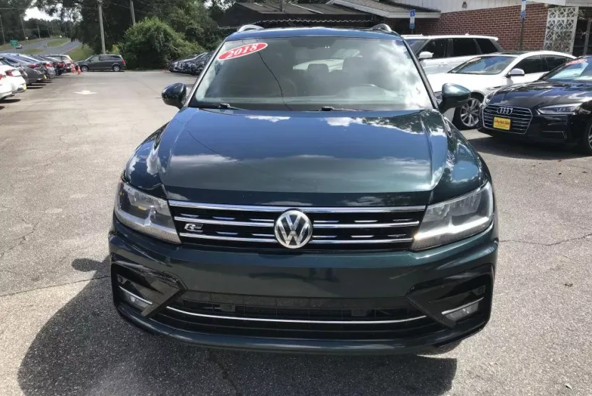 2018 Volkswagen Tiguan SEL photo 1