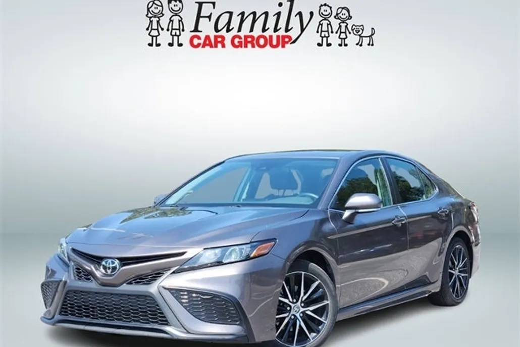 2024 Toyota Camry SE photo 1