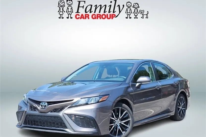 2024 Toyota Camry SE photo 1