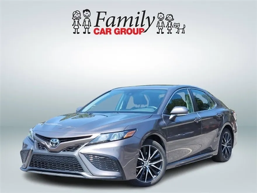 2024 Toyota Camry SE photo 1