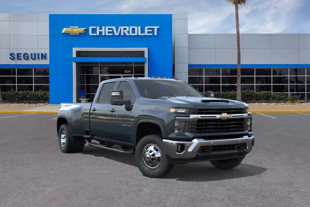 2026 Chevrolet Silverado 3500HD LT photo 1