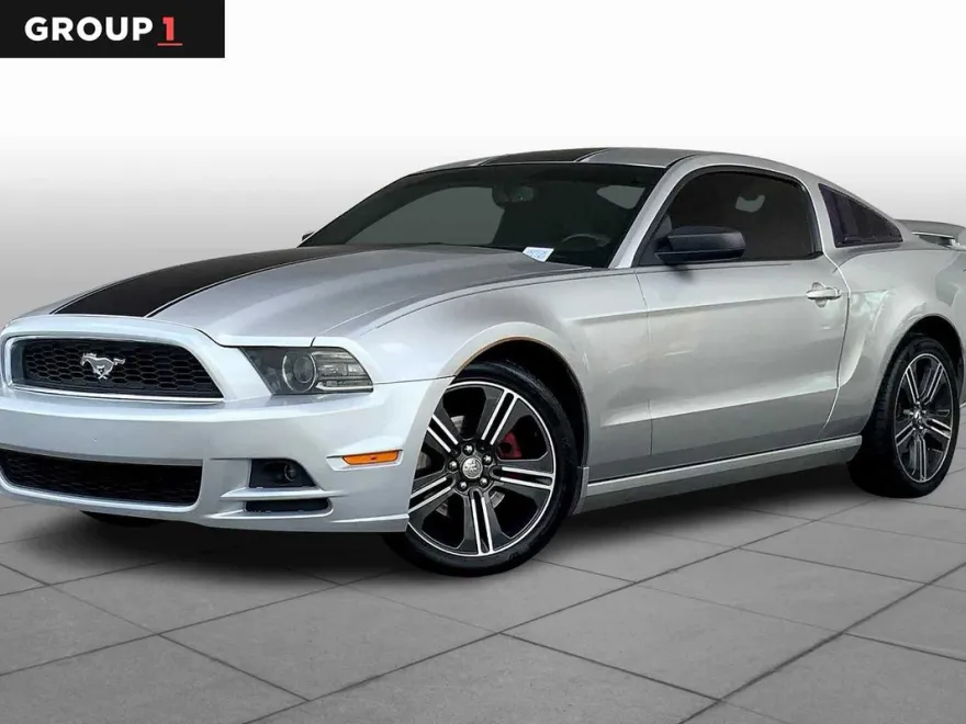 2014 Ford Mustang V6 photo 1