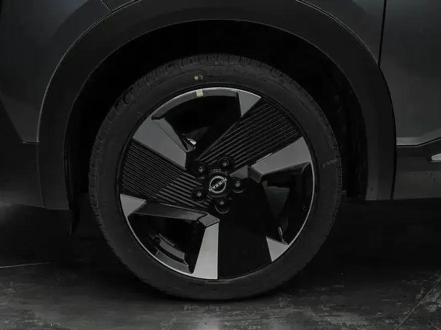 2025 Nissan Kicks SR photo 8