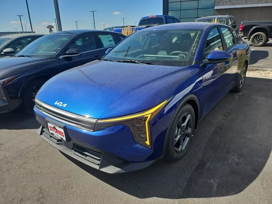 2025 Kia K4 LXS photo 1
