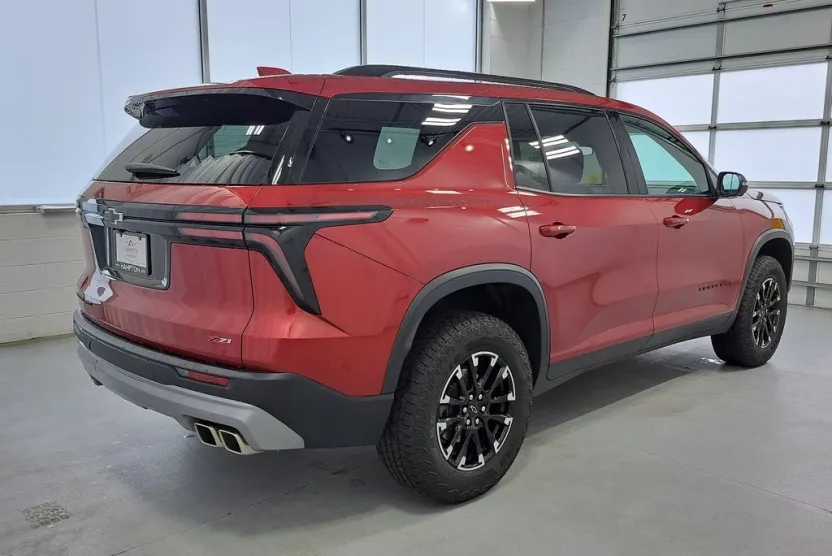2025 Chevrolet Traverse Z71 photo 1