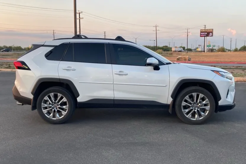 2024 Toyota RAV4 XLE Premium photo 1