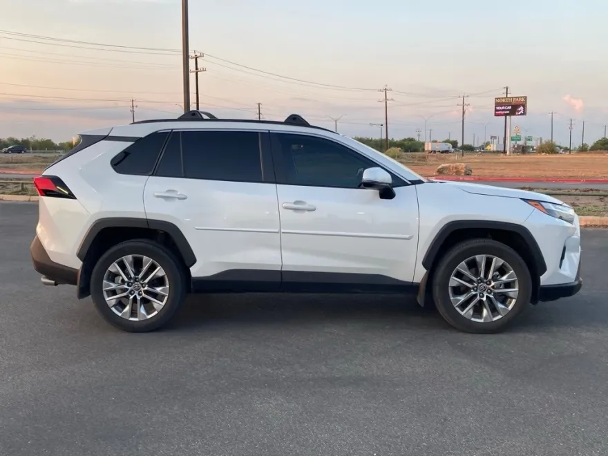 2024 Toyota RAV4 XLE Premium photo 1
