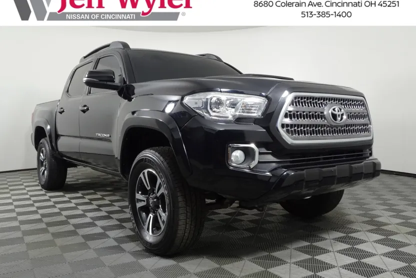 2017 Toyota Tacoma TRD Sport photo 1