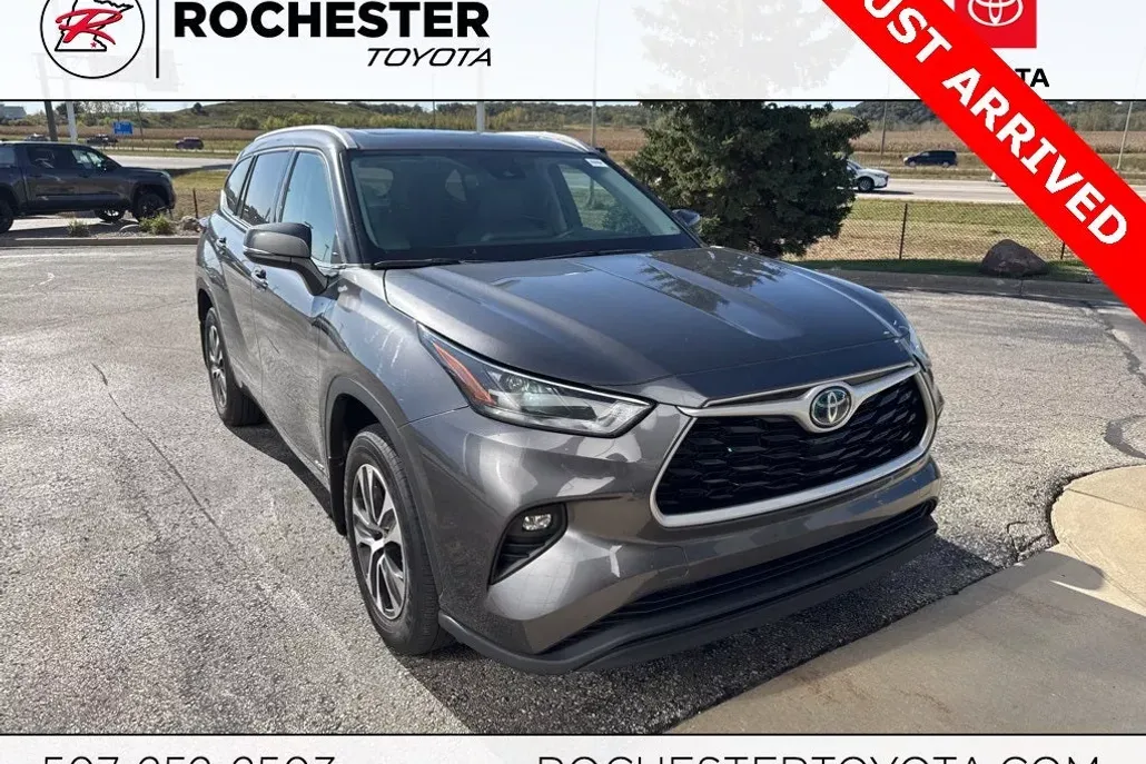 2022 Toyota Highlander Hybrid XLE photo 1