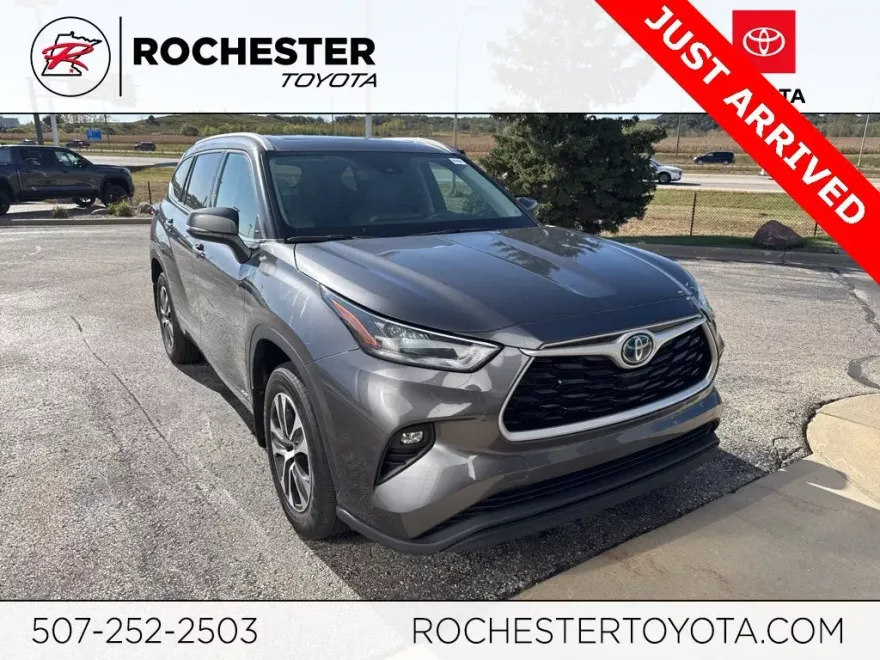 2022 Toyota Highlander Hybrid XLE photo 1