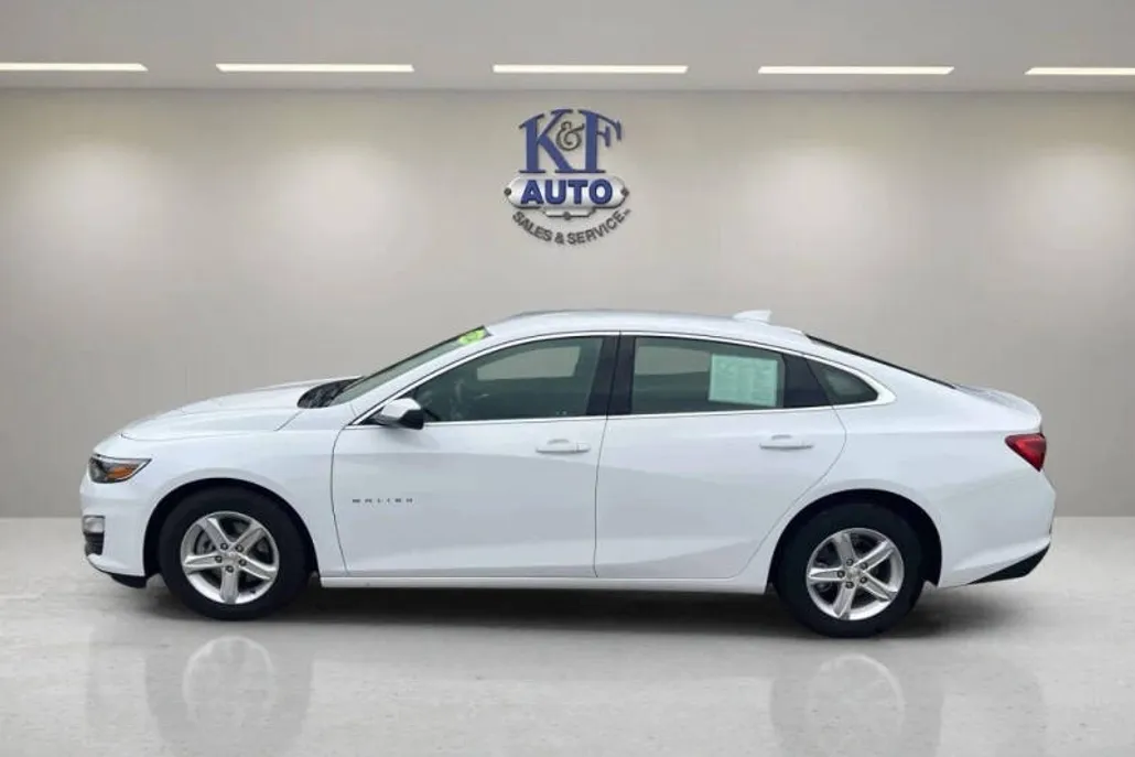 2024 Chevrolet Malibu 1LT photo 1