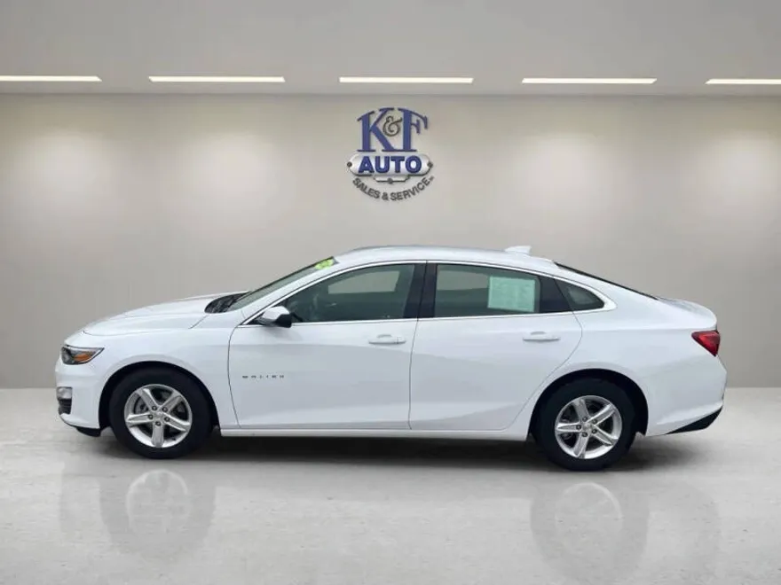 2024 Chevrolet Malibu 1LT photo 1