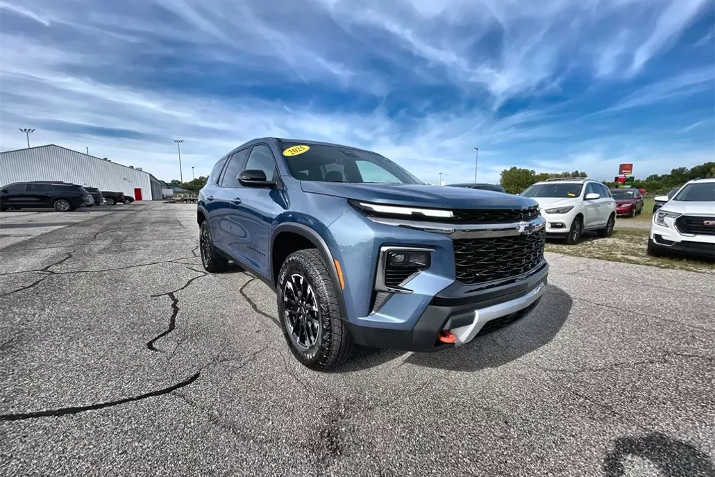 2025 Chevrolet Traverse Z71 photo 1