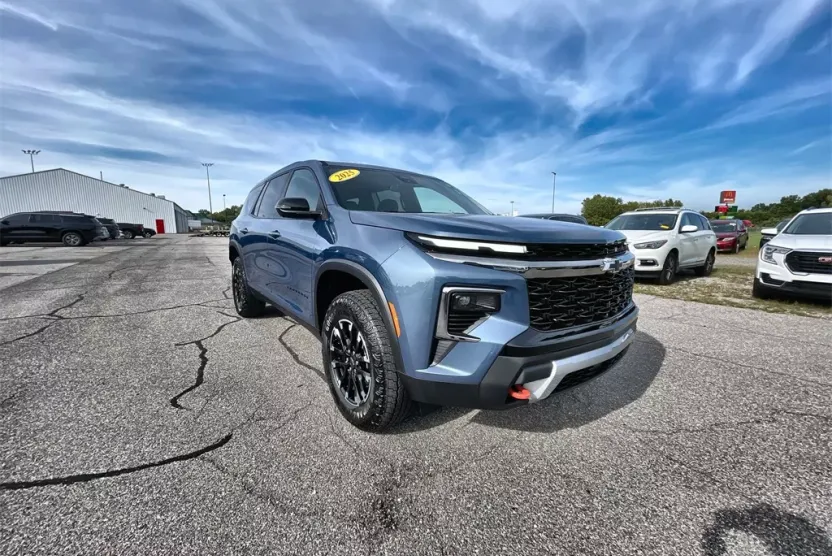 2025 Chevrolet Traverse Z71 photo 1
