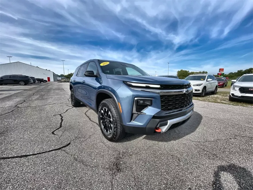 2025 Chevrolet Traverse Z71 photo 1
