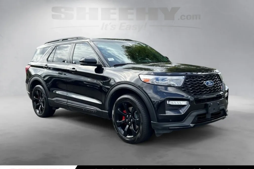 2022 Ford Explorer ST photo 1