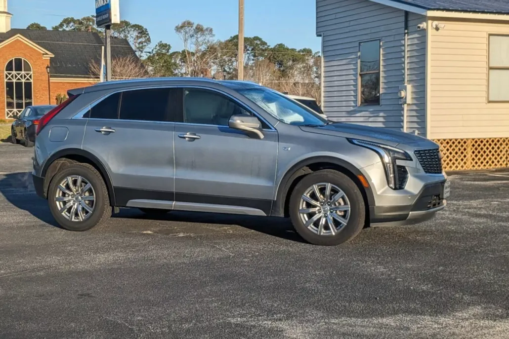 2023 Cadillac XT4 Premium Luxury photo 1