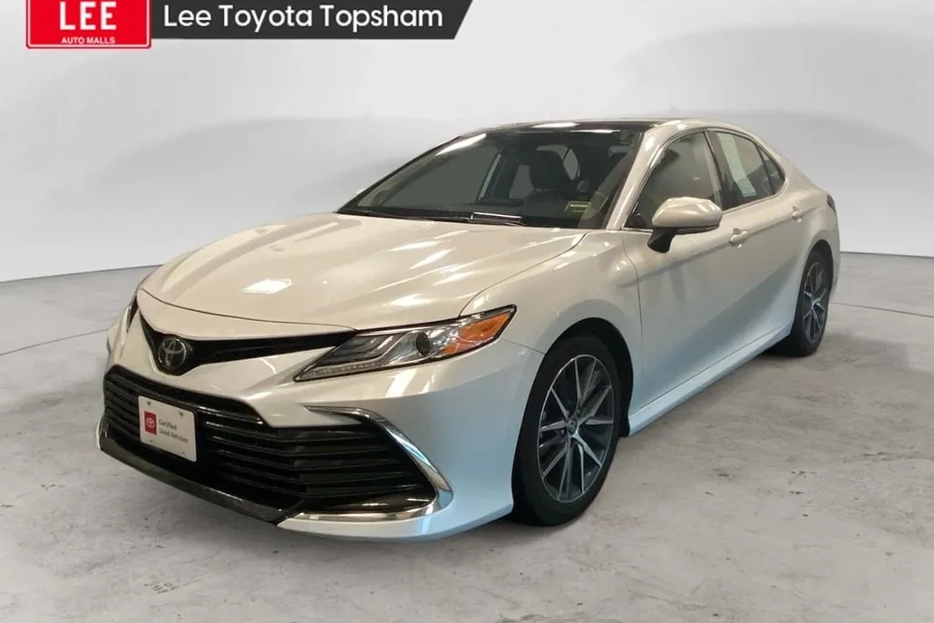 2023 Toyota Camry XLE V6 photo 1