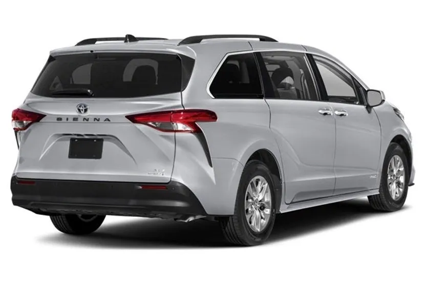 2025 Toyota Sienna XLE photo 1