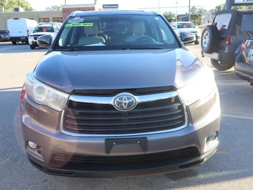 2016 Toyota Highlander Limited photo 1