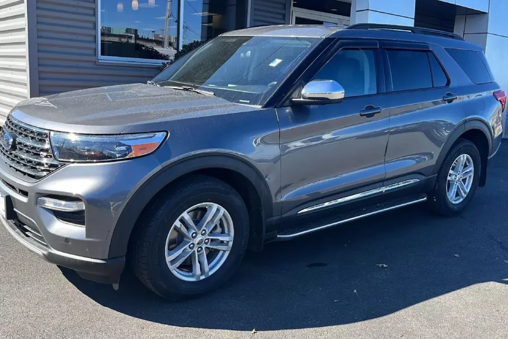2021 Ford Explorer XLT photo 1