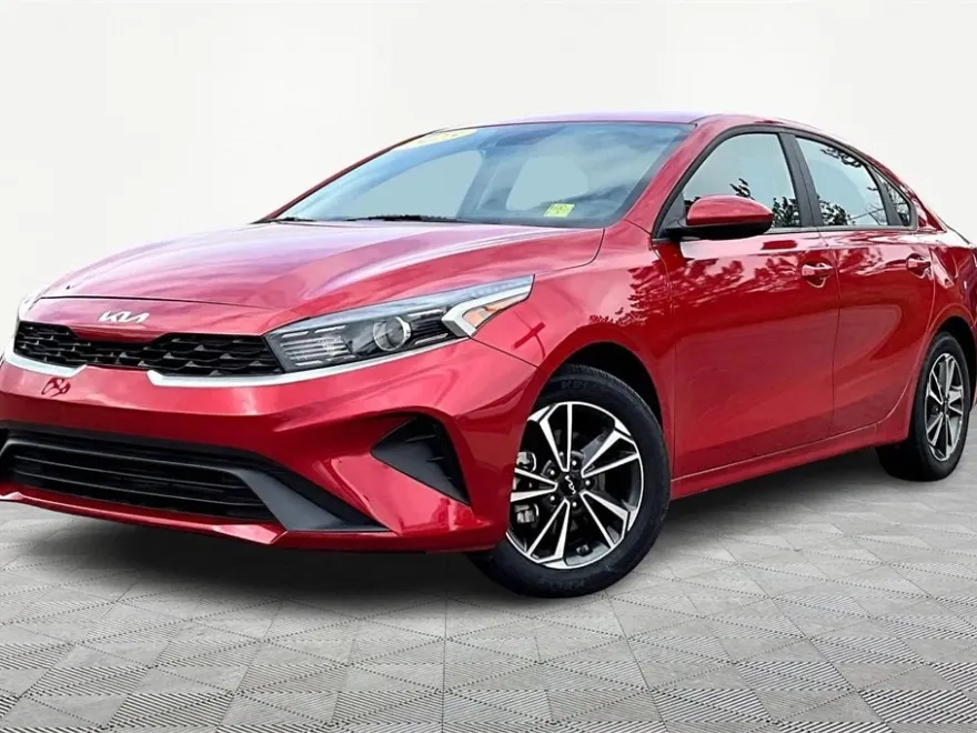 2023 Kia Forte LXS photo 1