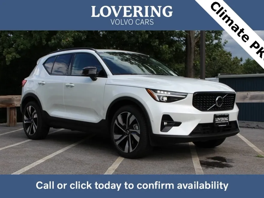 2025 Volvo XC40 Plus photo 1