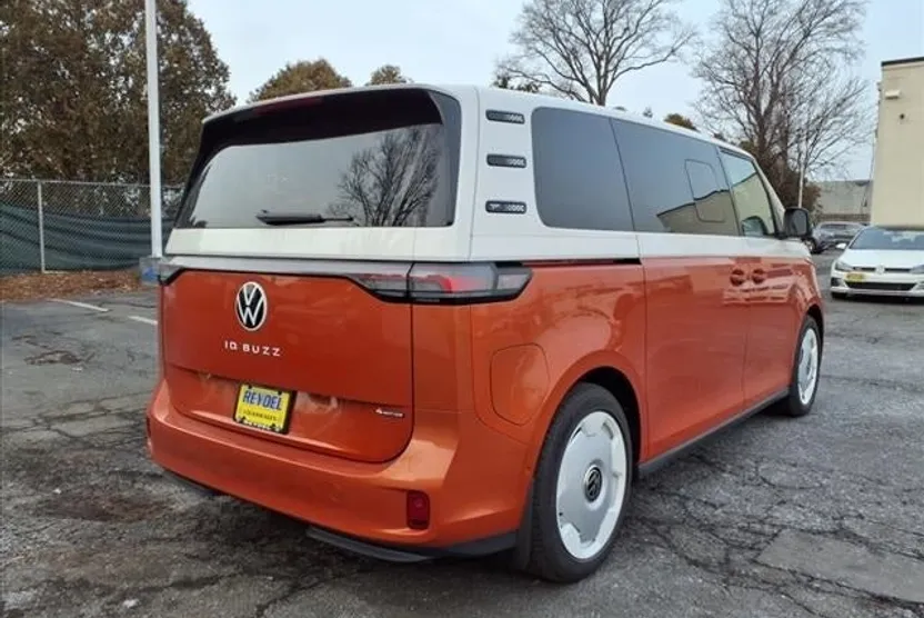 2025 Volkswagen ID. Buzz photo 1