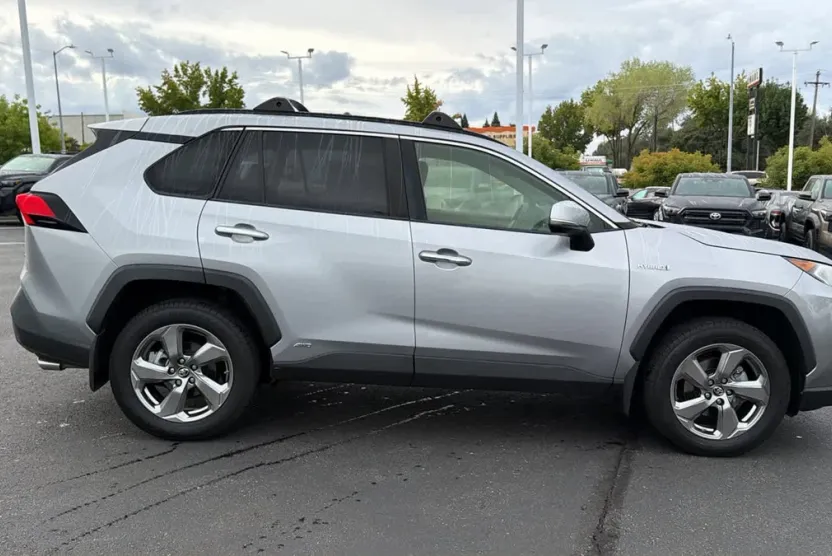 2019 Toyota RAV4 Hybrid Limited photo 1