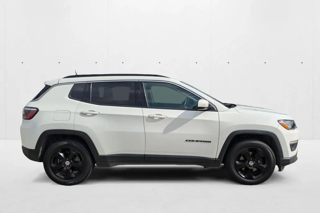 2017 Jeep Compass Latitude Sport photo 1