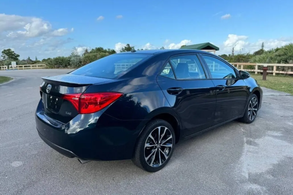 2018 Toyota Corolla XSE photo 1