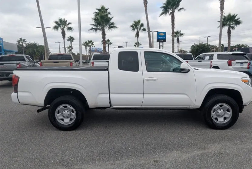 2022 Toyota Tacoma SR V6 photo 1