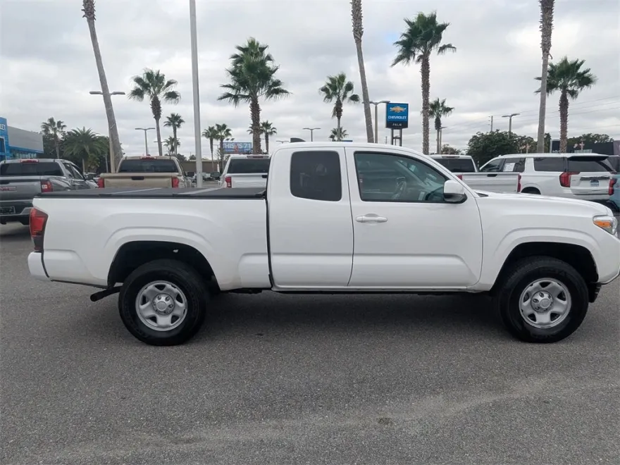 2022 Toyota Tacoma SR V6 photo 1