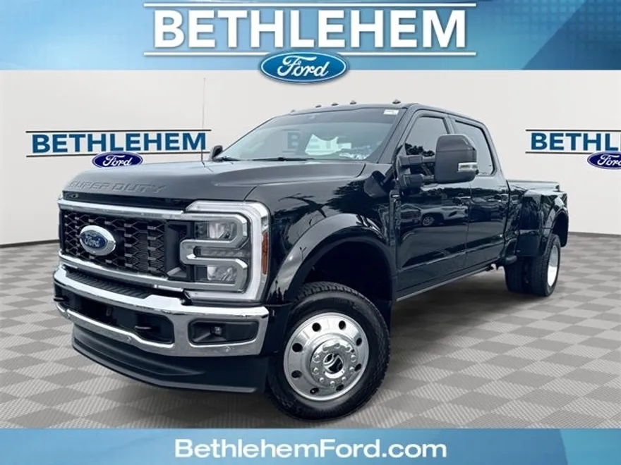 2025 Ford F-450 Lariat photo 1