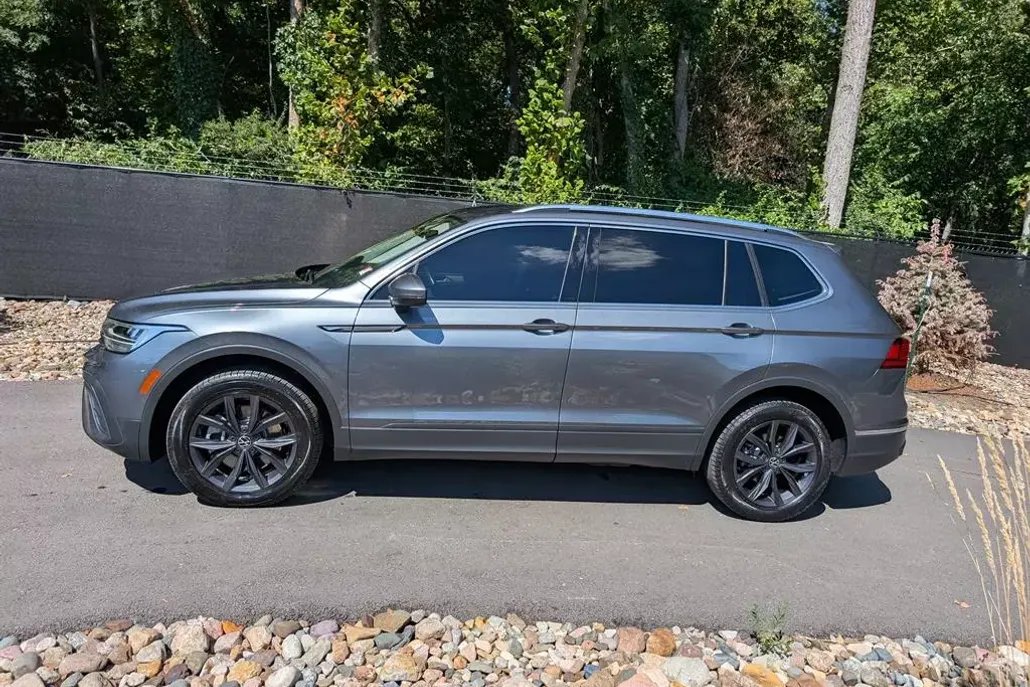2022 Volkswagen Tiguan SE photo 1