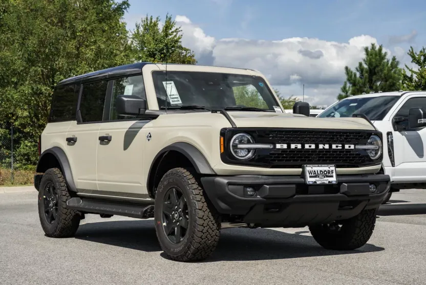 2025 Ford Bronco Outer Banks photo 1
