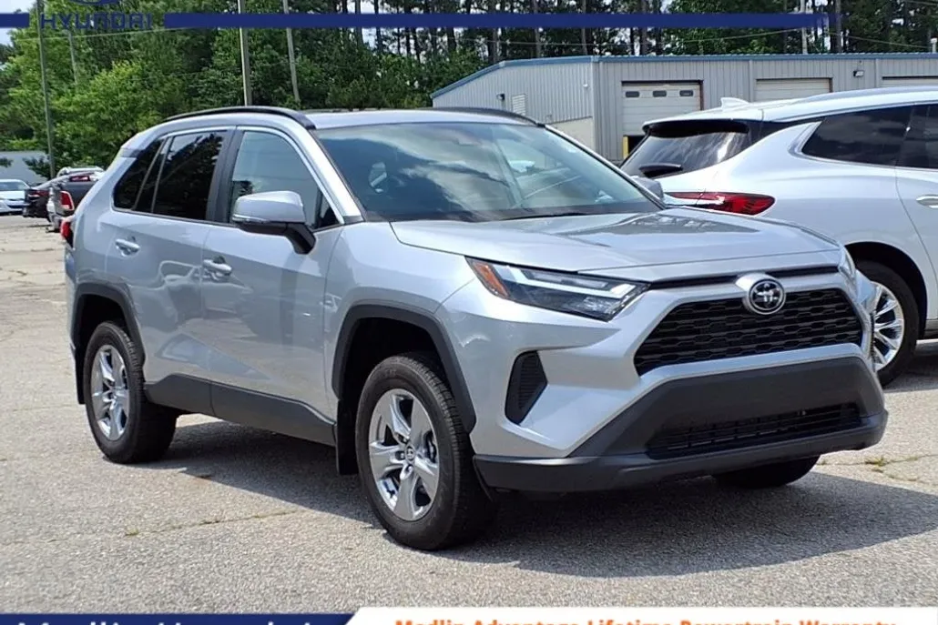 2024 Toyota RAV4 XLE photo 1