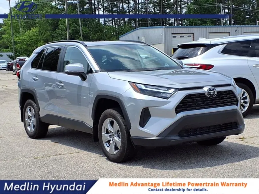 2024 Toyota RAV4 XLE photo 1