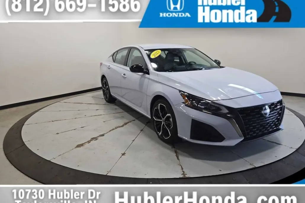 2023 Nissan Altima 2.5 SR photo 1