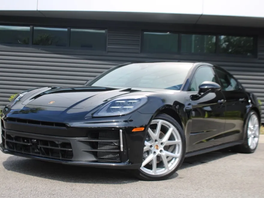 2025 Porsche Panamera 4 photo 1